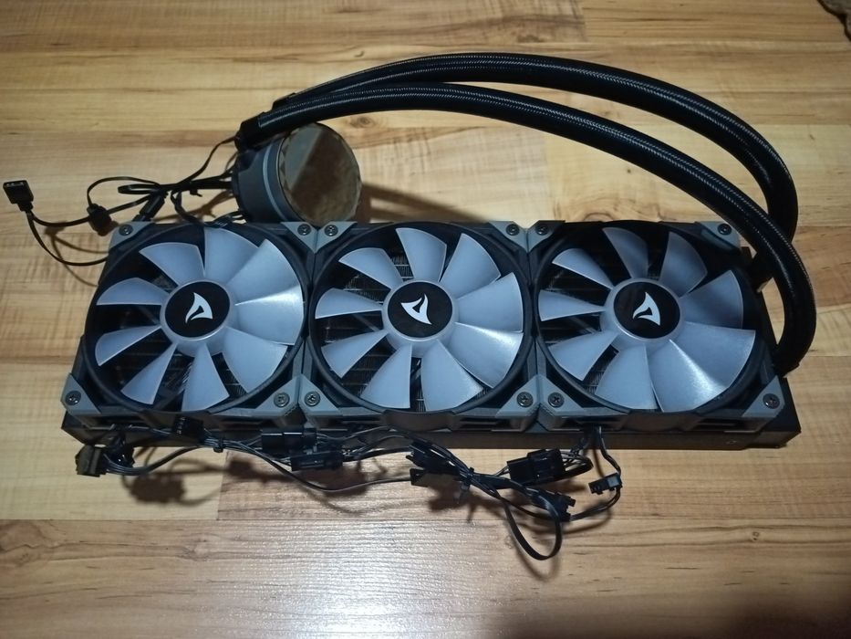 Водянка Sharkoon S90 RGB