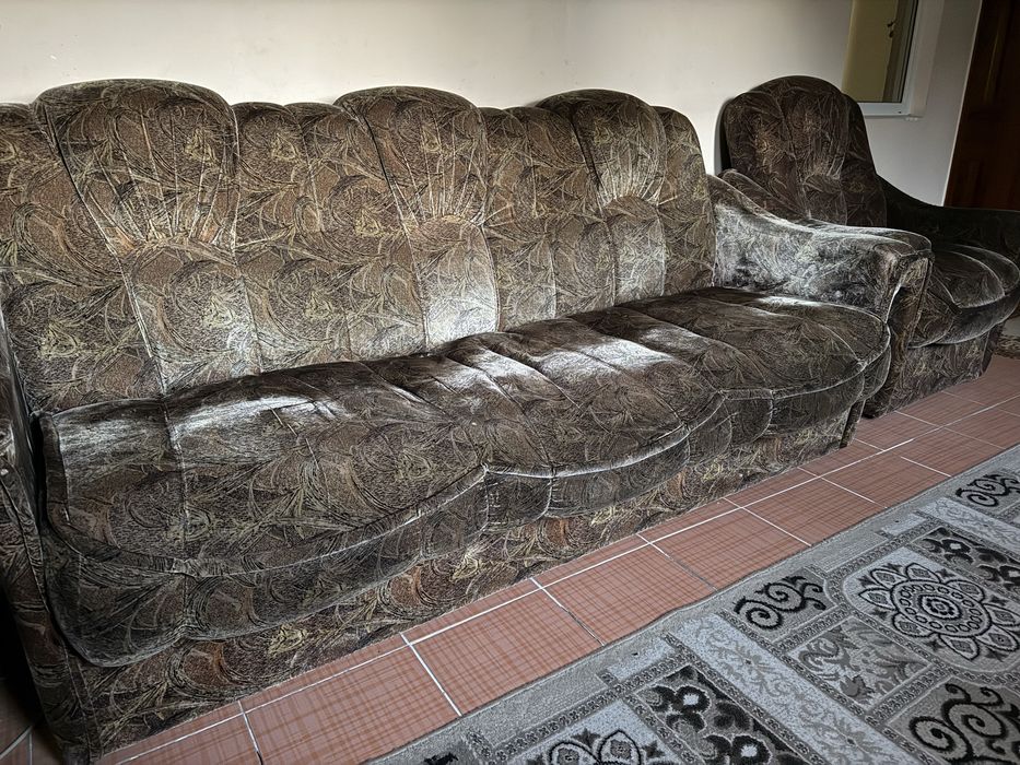 Диван продам с двумя креслами