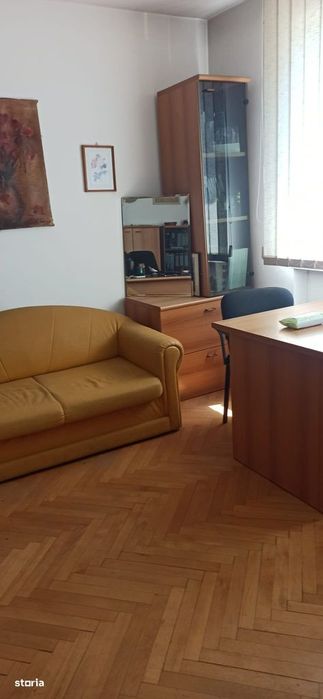 apartament 3 camere , etaj 1, langa tribunal