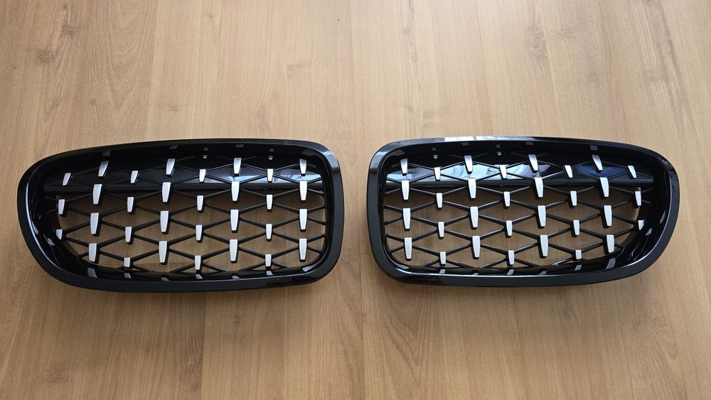 Grile capota diamond duble BMW E46 F10 F11 F30 E60 E61 E90 E91 E92 E93