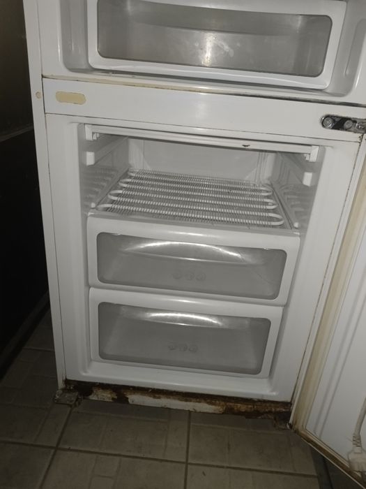 Холодильник  LG.