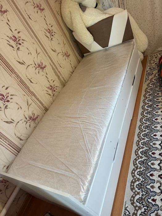 Кровать для спальни