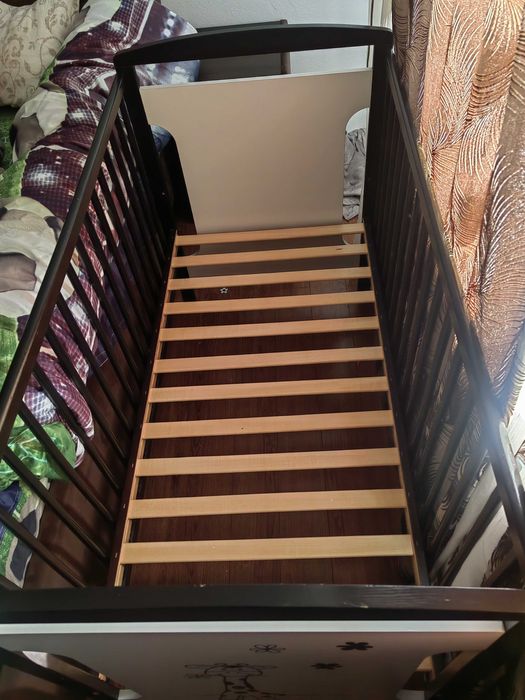 Vând pat bebe utilizat