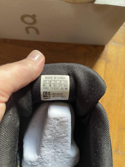Продам кроссовки Adidas. В отличном состоянии.Размер 42