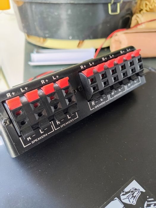 Switch box audio cu patru intrari INTERTRONIC