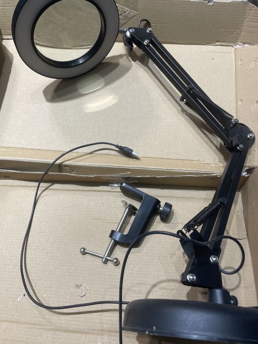 Лампа с увеличителна лупа