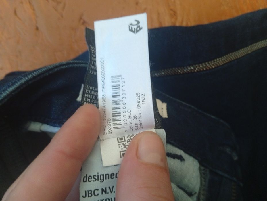 Продам фирменные джинсы