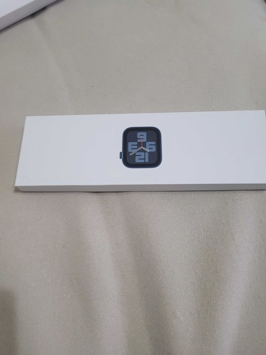 Apple Watch SE 2  44mm  с 6 месеца остатъчна гаранция