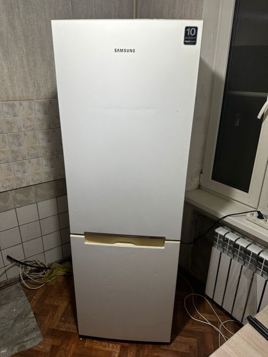 Samsung холодильник в отличном состояние