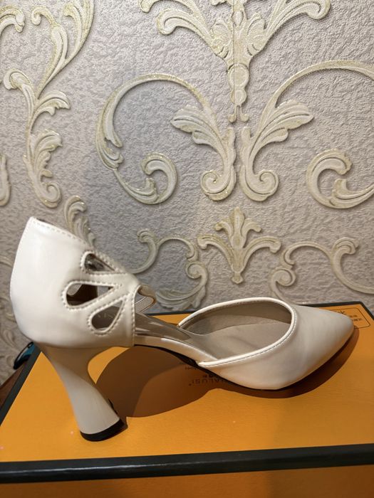 Продам женские туфли