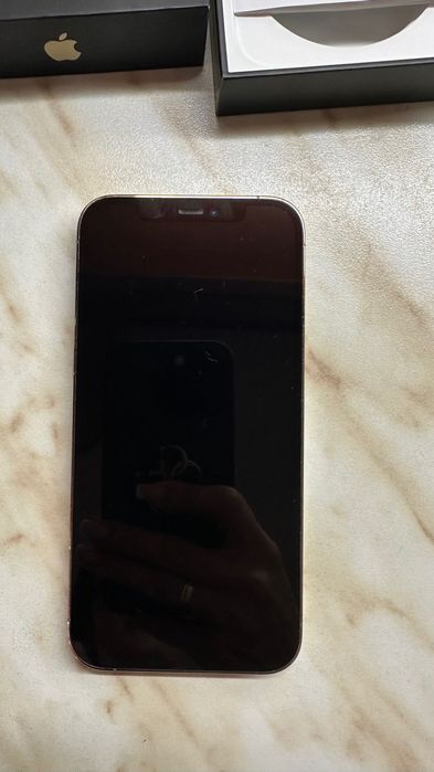 Телефон iPhone 12 pro