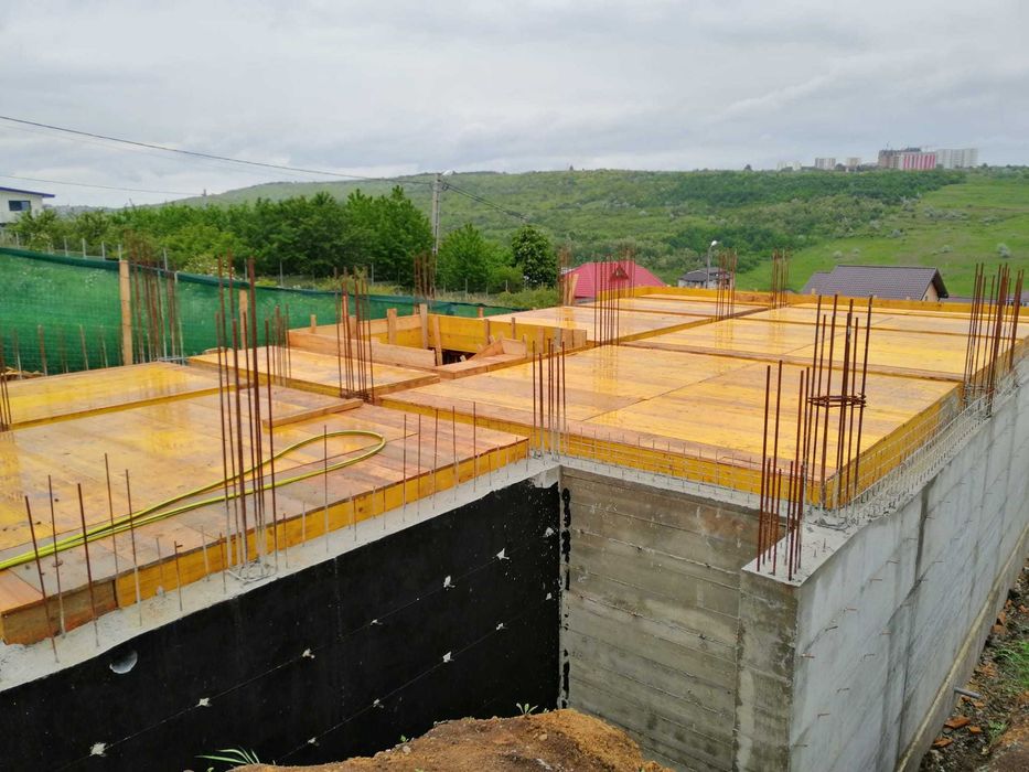 Executam lucrari de constructii, case la rosu