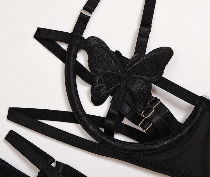 Set nou lenjerie XS fluturi