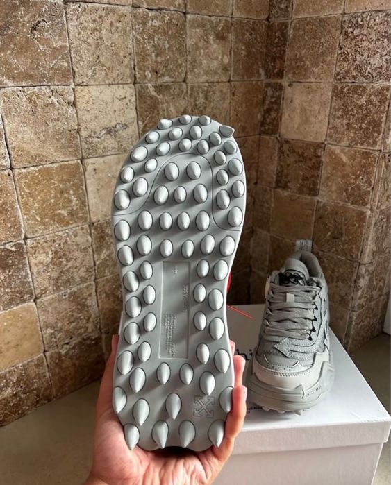 Adidasi off white odsy 1000