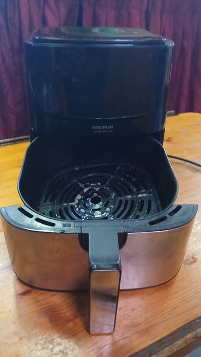 Продавам Air Fryer фритюрник с горещ въздух