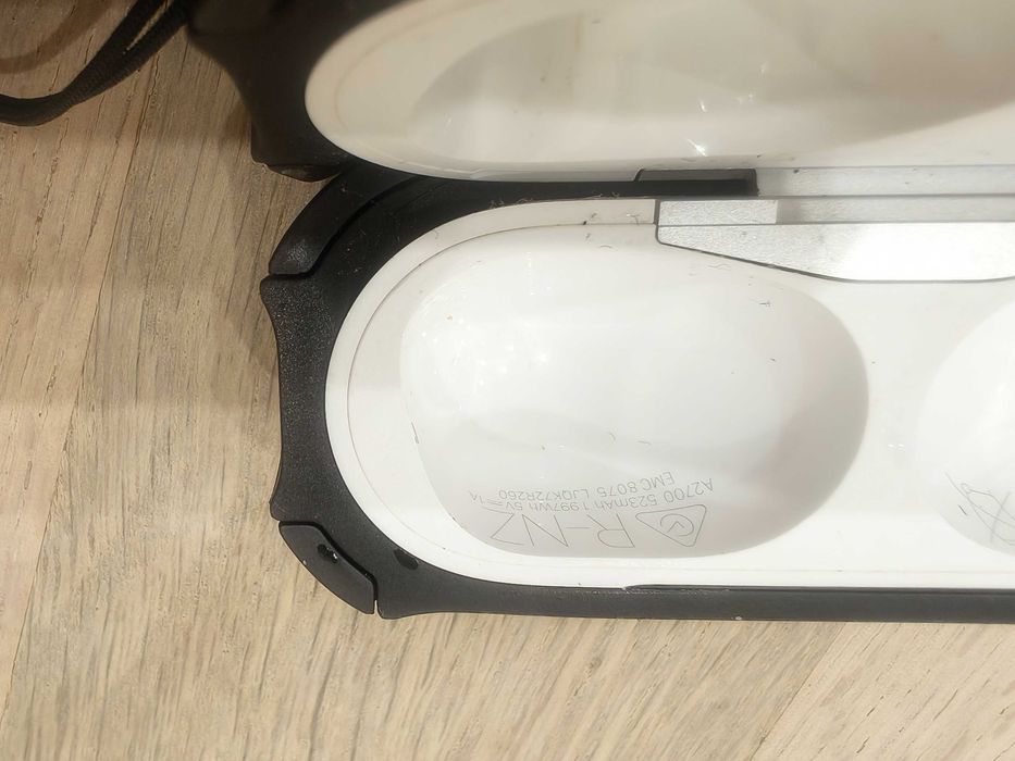 AirPods Pro 2nd Gen - doar CASE