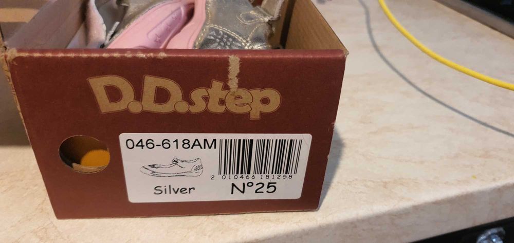 Pantofi decupati DDStep marimea 25