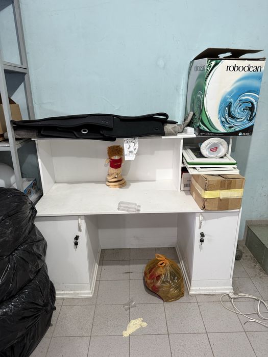 Стол для ресепшена, офиса, учебы