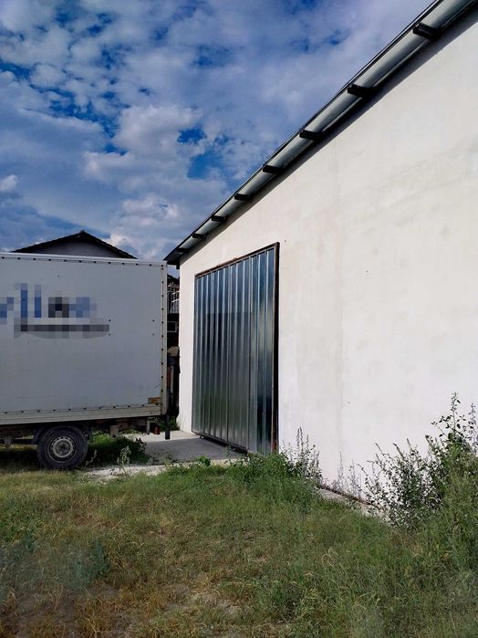 ПОД НАЕМ Промишлено помещение 2 броя Хале + офисна част Калековец