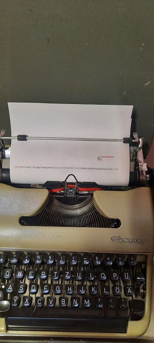Mașină de scris Olympia SM4 impecabilă