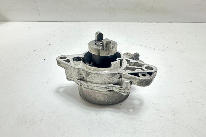 Pompa vacuum 1.3 d 73501167 Opel Corsa C (facelift) seria