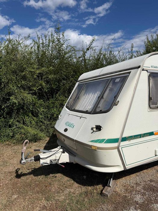 Rulotă Elddis Typhoon EX300 – Baie Mare cu Cabină Duș Separată – 4/5 Locuri