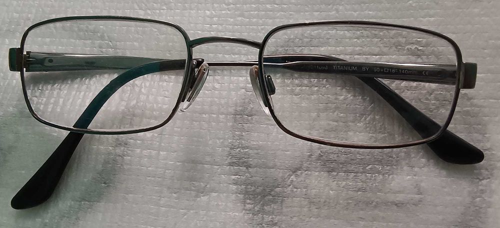 Rame ochelari din Titan