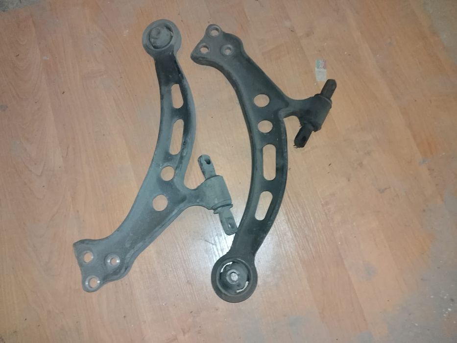 Продам рычаги на Лексус es300