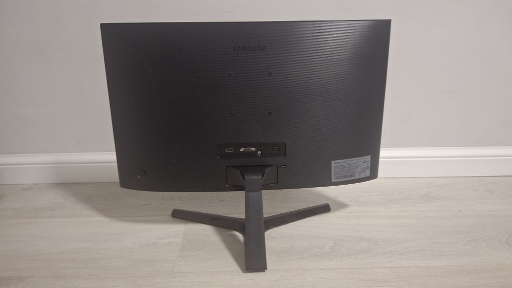 Монитор Samsung C24F396