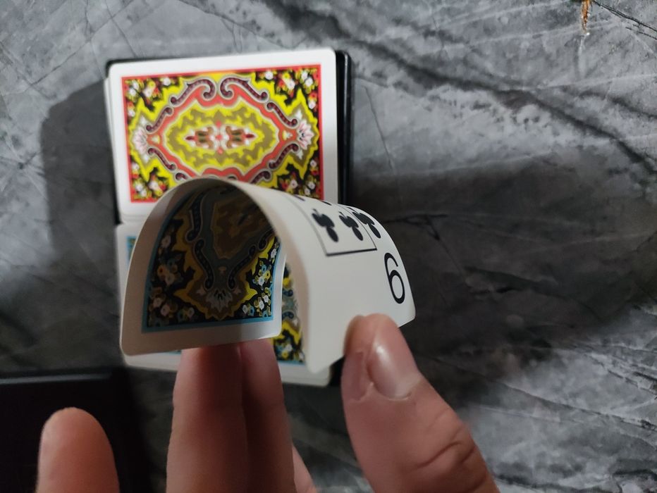 Продавам 2 тестета пластични карти