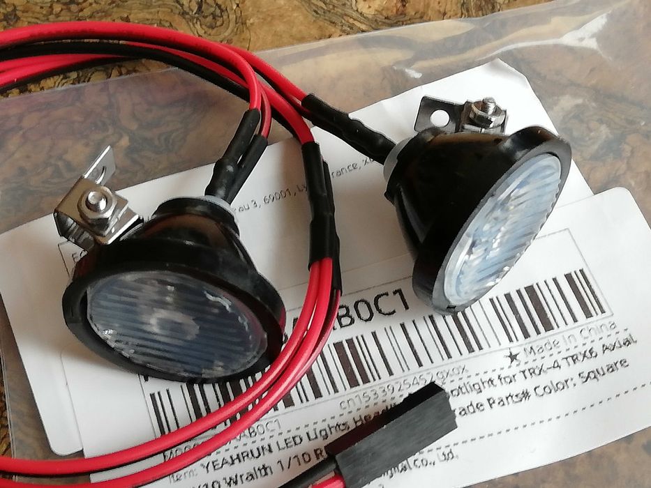 Automodel faruri rotunde D= 2,4cm, patrate L=2cm talpa metal reglabila