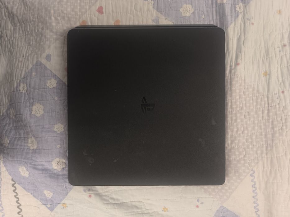 Playstation 4 slim
