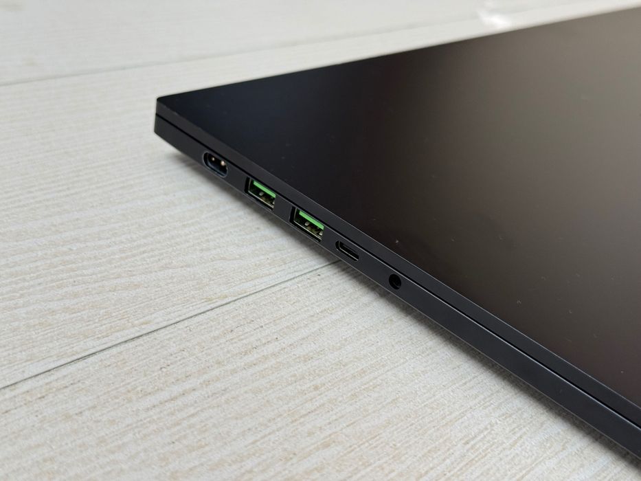 Геймърски Лаптоп 15.6’ QHD 240Hz RTX 4070 8GB Core I7-13800H Razer Blade 15 32GB DDR5 1TB SSD
