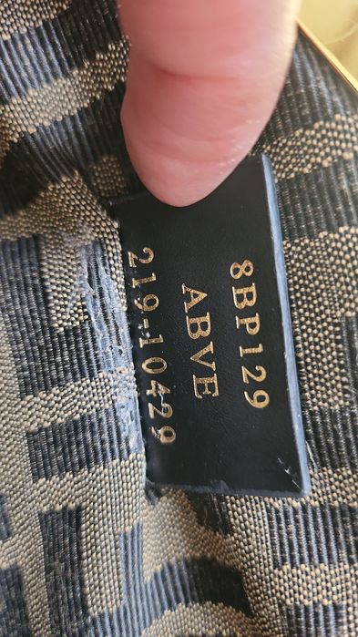 Vand Geanta originala Fendi purata de 2 ori  din piele la Fendi