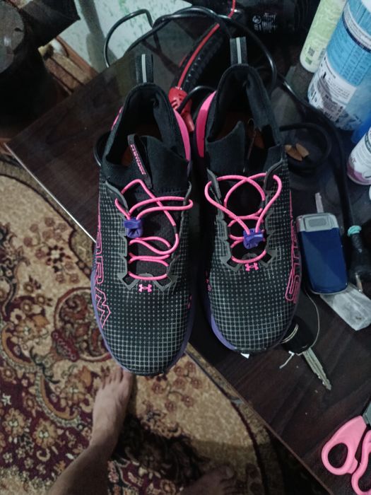 Under Armour orginal kross sotiladi yangi