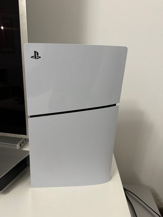 PlayStation 5 Disc Edition + 2 controllere