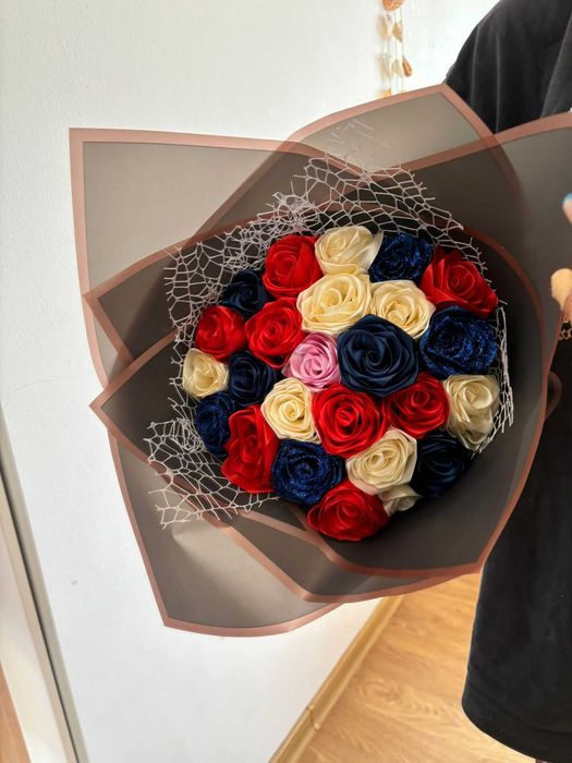 Buchet trandafiri din satin hand made