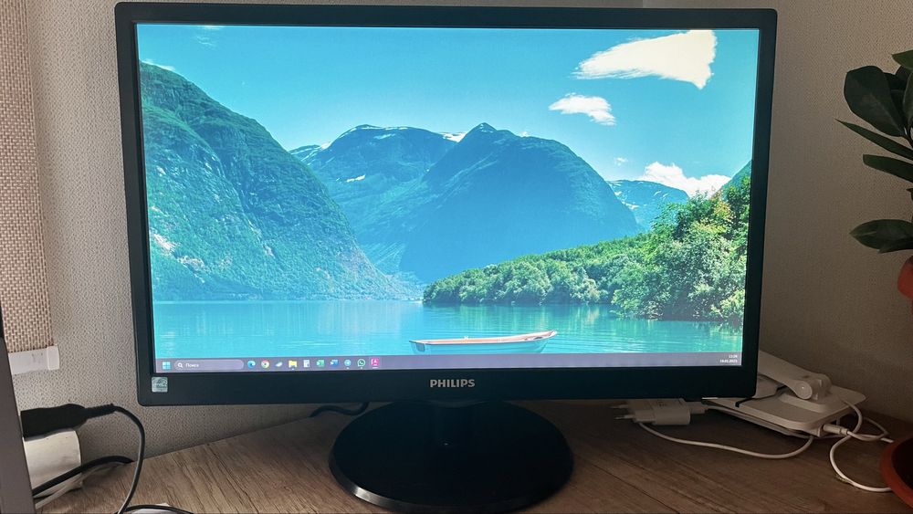 Монитор Philips v223