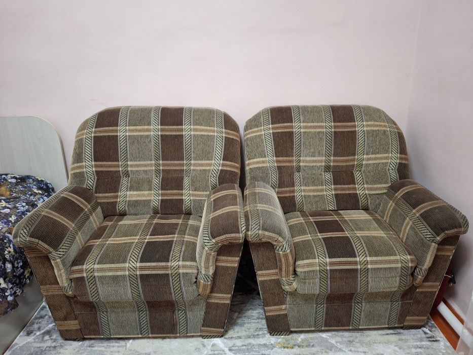 Продам диван с креслами