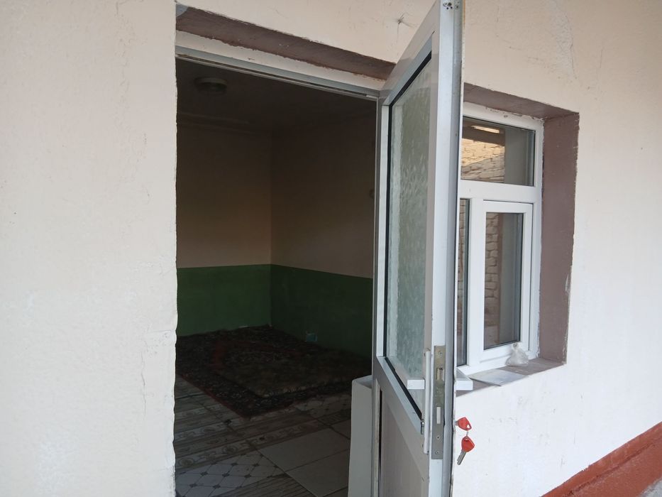 Uy sotiladi Nurafshon shahar 3 sotix