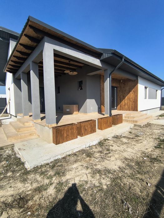 Casă de poveste într-o zonă liniștită, Ișalnița.