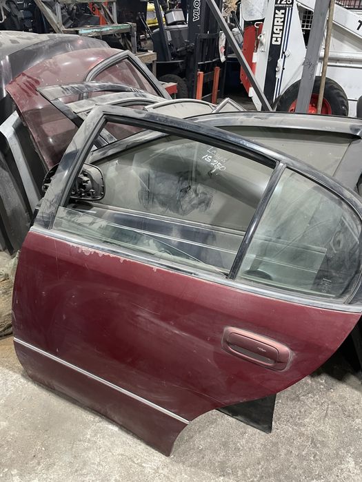 Двери и капоты на lexus gs300 и toyota aristo привозные