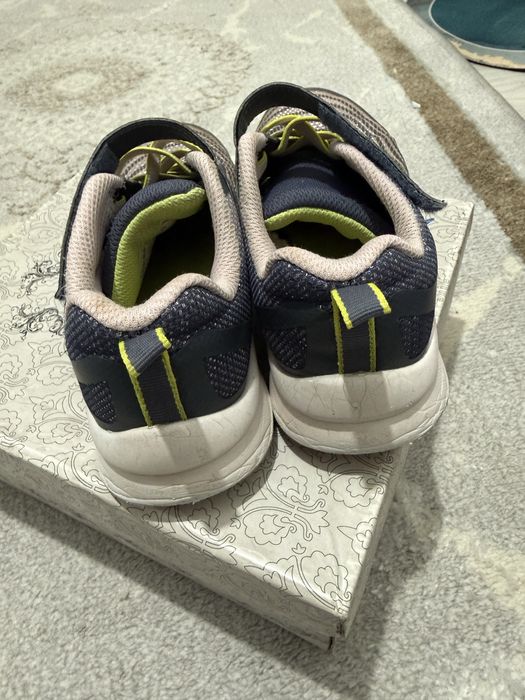 Продам кроссовки 32 размера