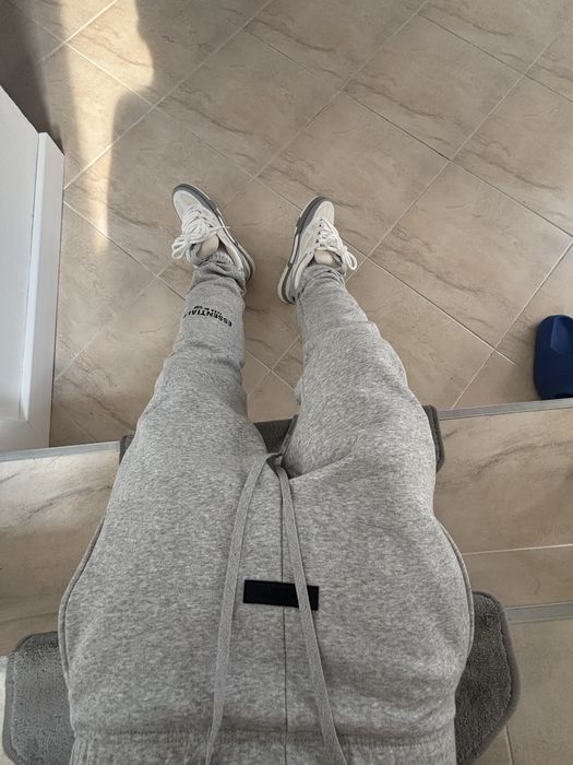 Pantaloni essential