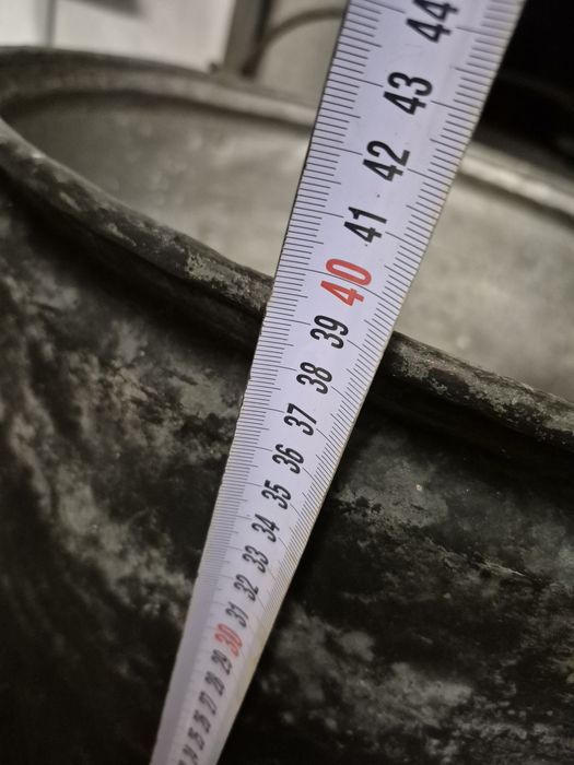 Стар кован казан