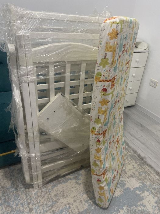 Отдам даром детский манеж белый.