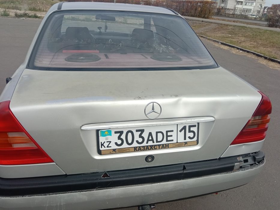 Мерседес Бенс с 180