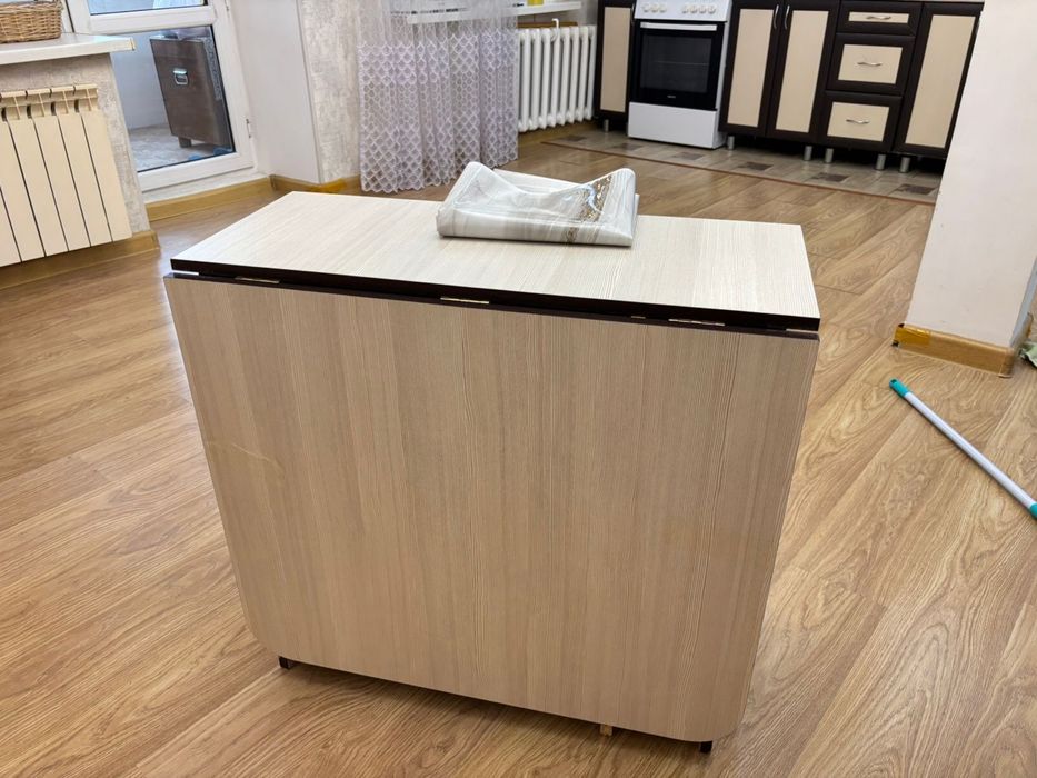 Стол книжка в отличнос состоянии