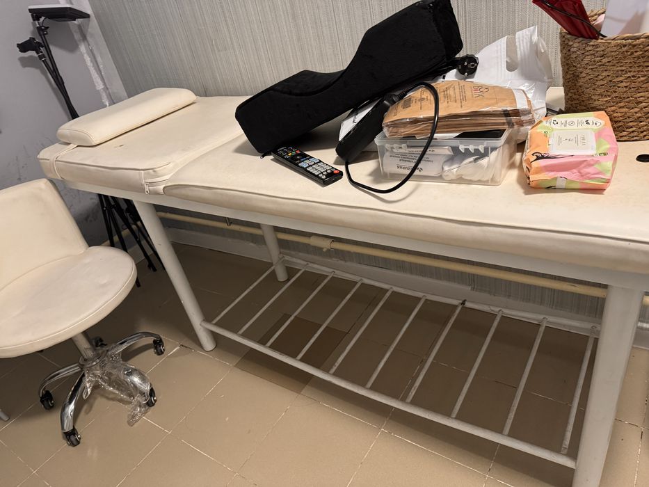 Продам кресло и кушетку