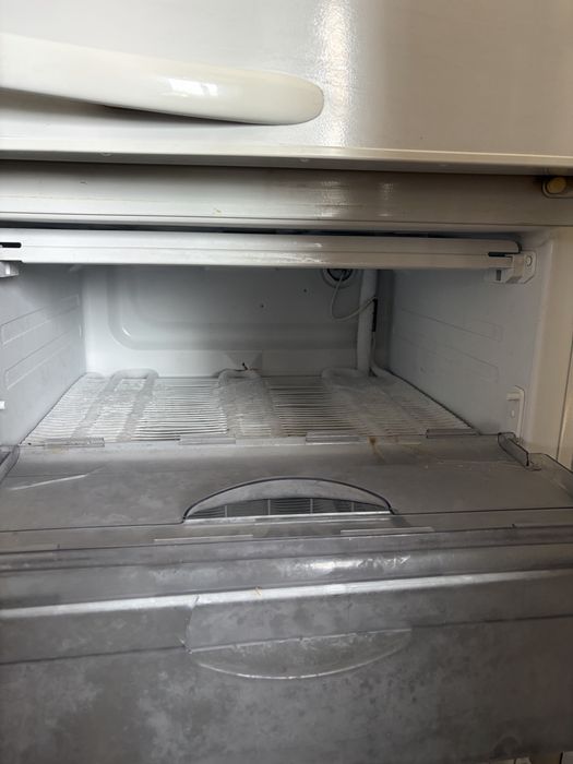 Продам двухкамерный холодильник Атлант